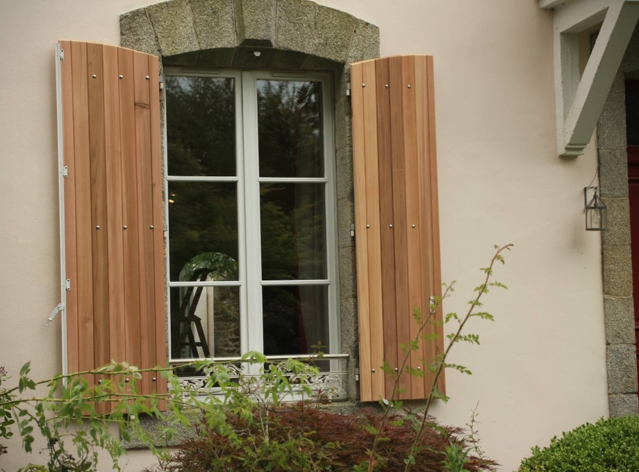 R NOVATION DE VOLETS EN BOIS Thierry Doucet R NOVATION DE VOLETS EN BOIS Thierry Doucet