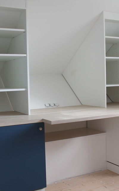 Aménagement d'un bureau sur mesure sous combles